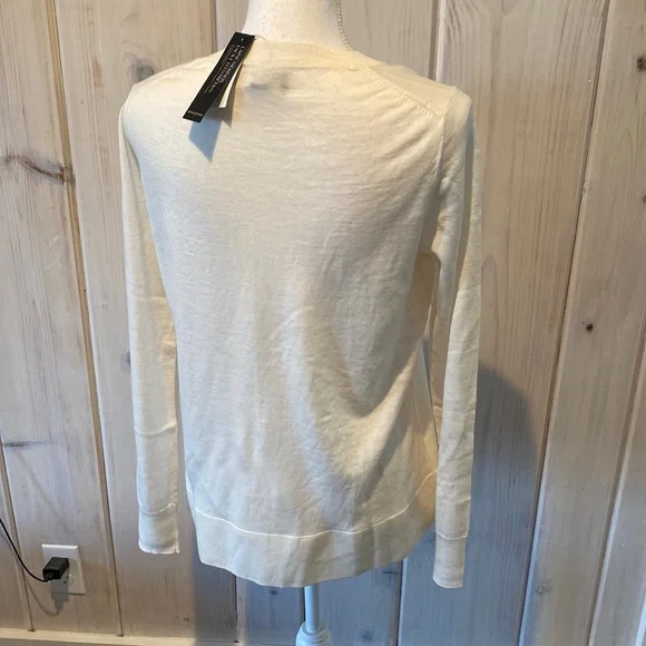 Cream merino wool Banana Republic sweater NWT - Picture 2 of 3